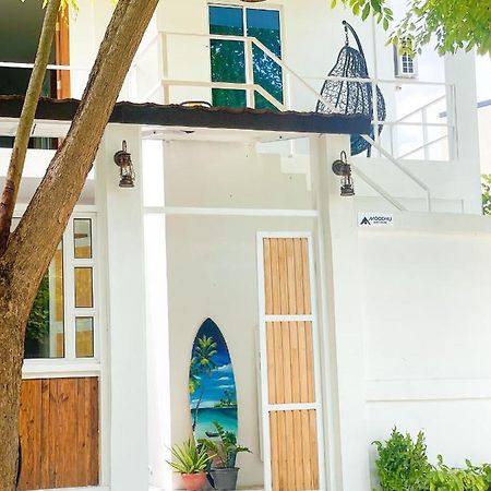 Hotel Moodhu Surf House à Himmafushi Extérieur photo