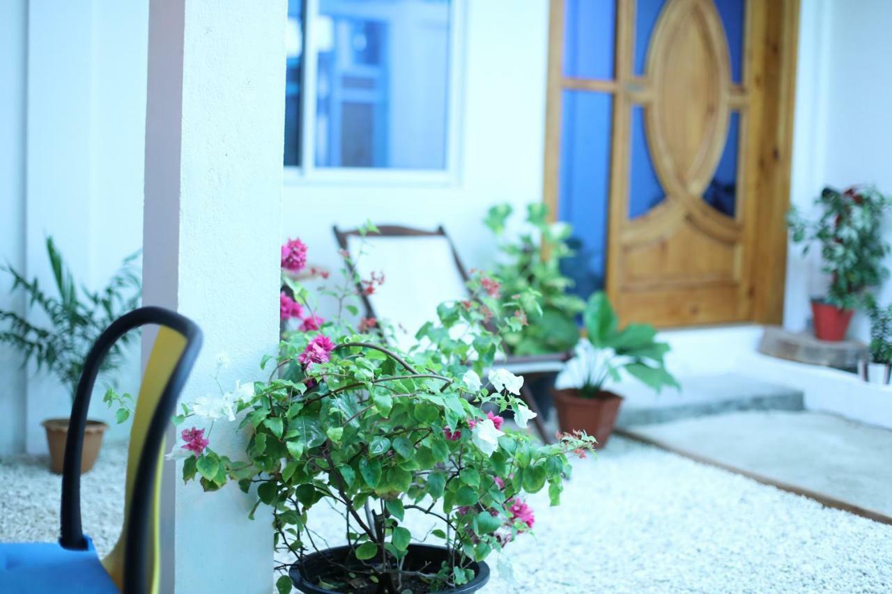 Hotel Moodhu Surf House à Himmafushi Extérieur photo