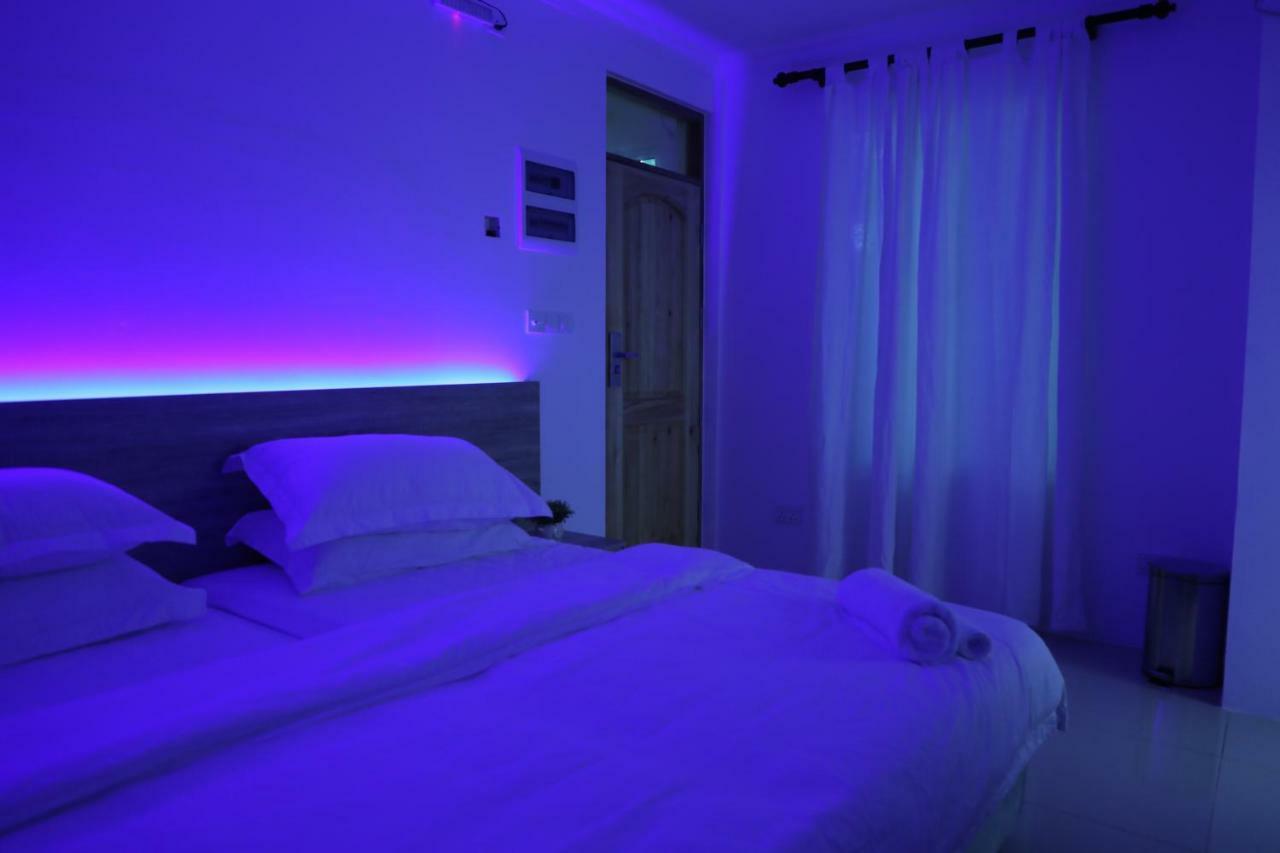 Hotel Moodhu Surf House à Himmafushi Extérieur photo